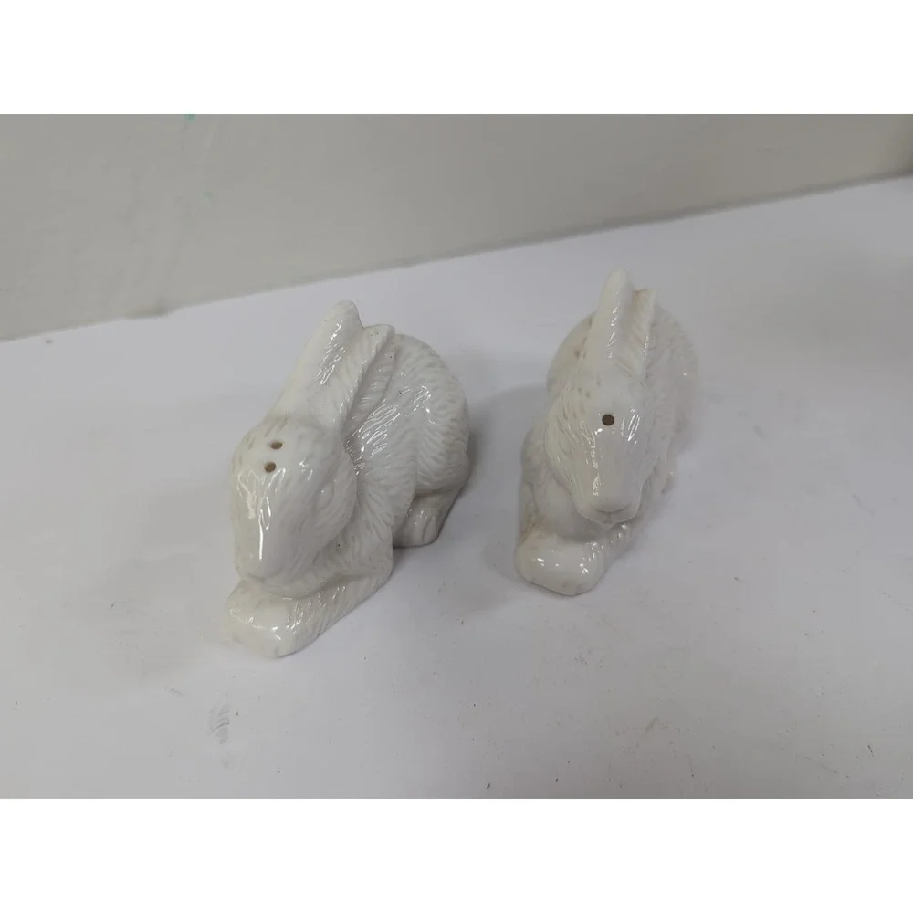 Vintage‎ White Easter Bunny Salt and Pepper Shaker Set